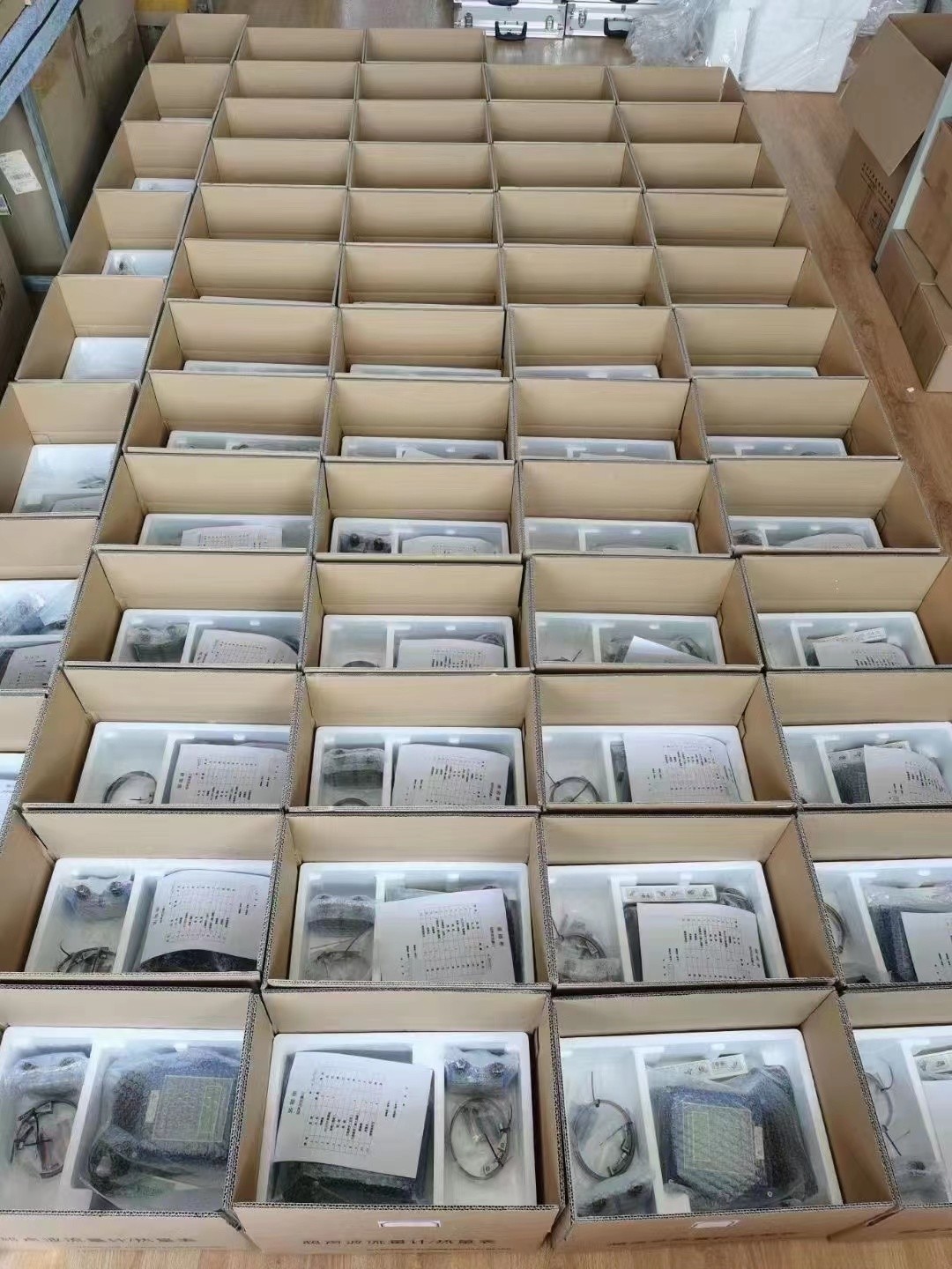 8.TUF2000 ultrasonic flowmeter packaging 8.TUF2000 ultrasonic flowmeter packaging